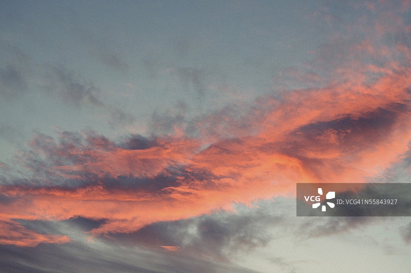 日落时分的高积云低角度照片图片素材