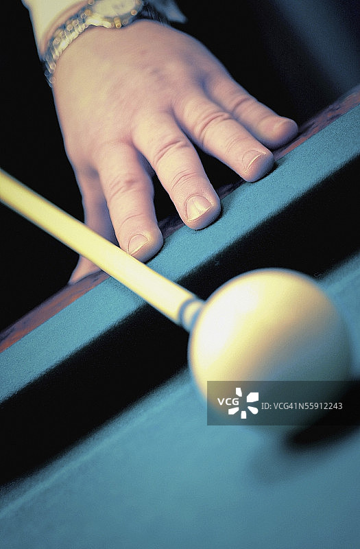 特写：手持球杆的人图片素材