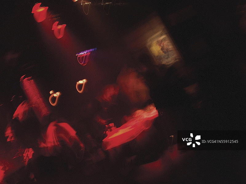夜总会里的人群图片素材