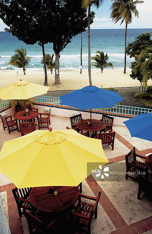 海滩上的旅游度假村高角度视图图片素材