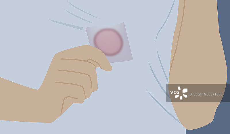 男人拿着避孕套，中段图片素材