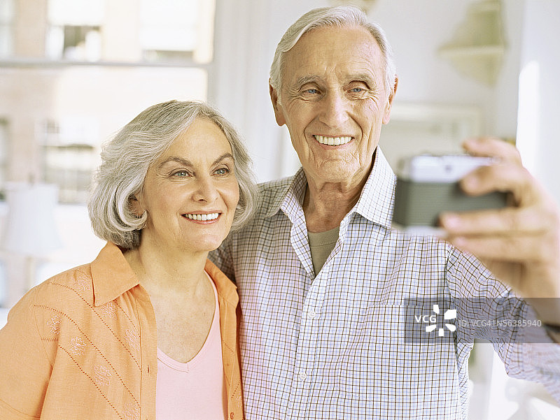 老年夫妇自拍特写图片素材