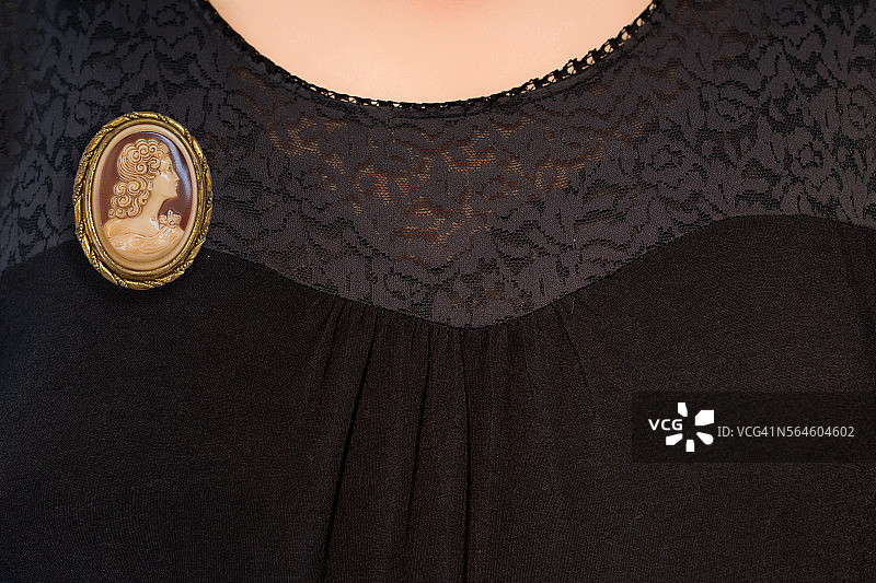 维多利亚风格的贝壳浮雕胸针，女士肖像图片素材