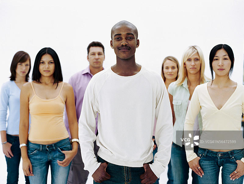 一群人站在一起的肖像图片素材