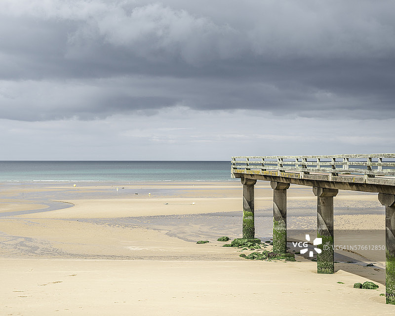 带码头的海滩图片素材
