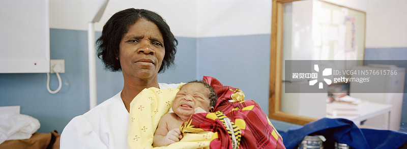 新生儿护理：助产士的守护图片素材