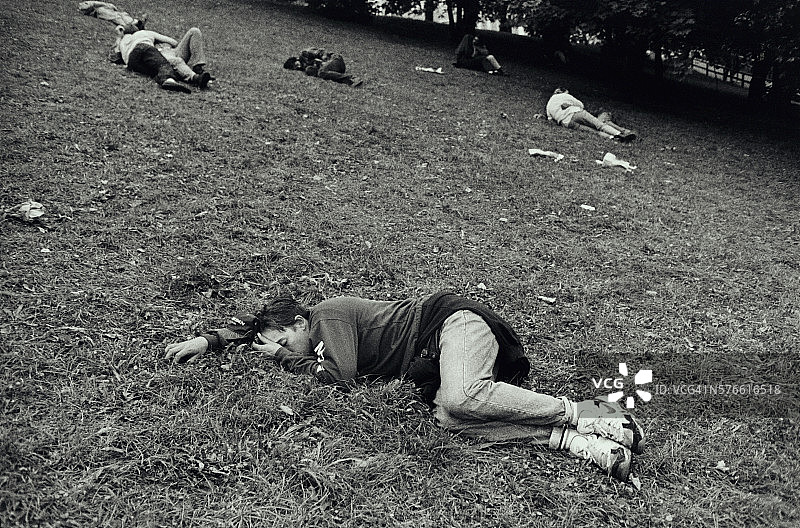 慕尼黑啤酒节上宿醉的狂欢者图片素材