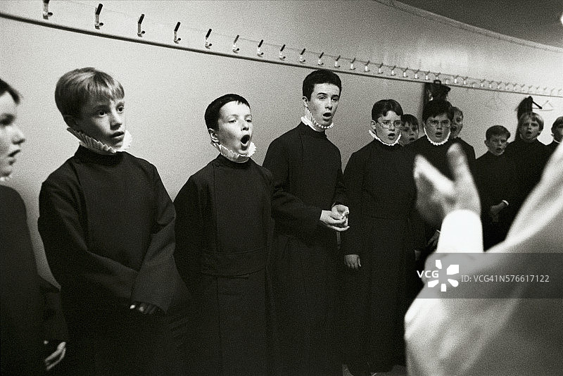 公园舞会期间的合唱团后台图片素材