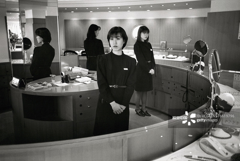 珍珠珠宝店的店员图片素材