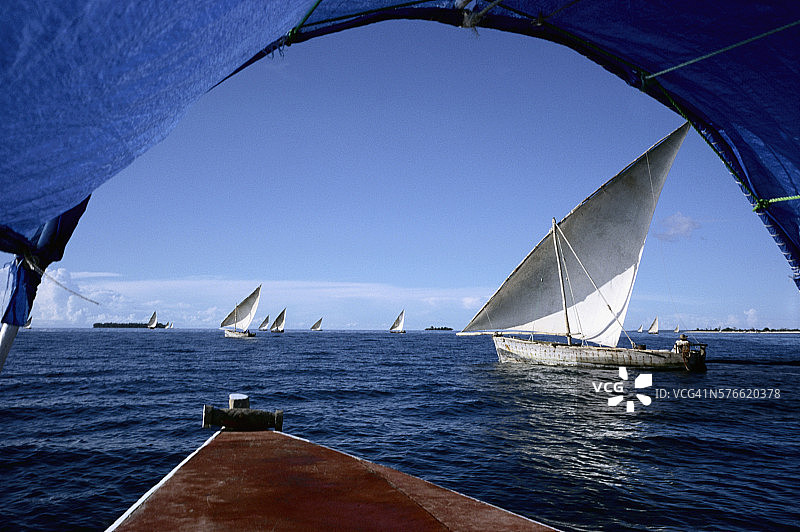 石头城独桅帆船捕鱼图片素材