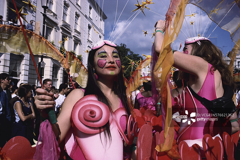 诺丁山狂欢节游行参与者图片素材