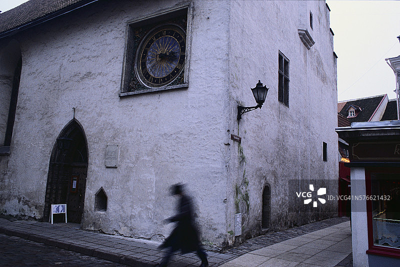 圣灵教堂外墙上的时钟图片素材