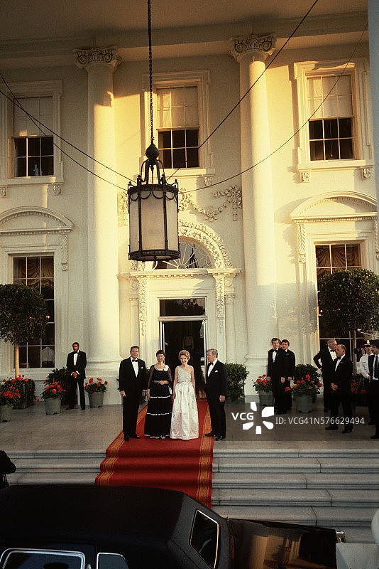 里根夫妇与施密茨夫妇在白宫国宴上图片素材