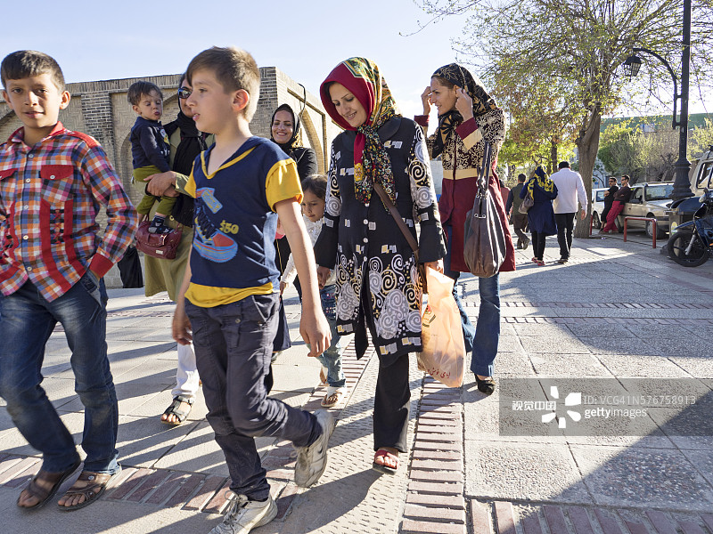 伊朗人在波斯新年涌向巴扎图片素材