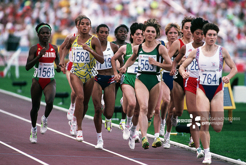 1992年巴塞罗那奥运会赛道上的跑步运动员图片素材