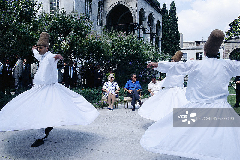 旋转的苦行僧为总统和芭芭拉·布什表演图片素材