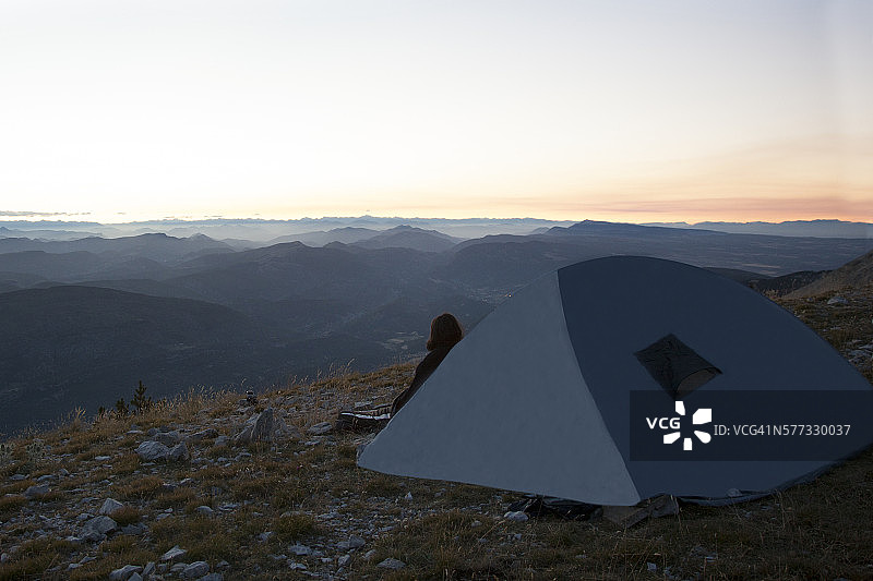山顶露营，日出图片素材