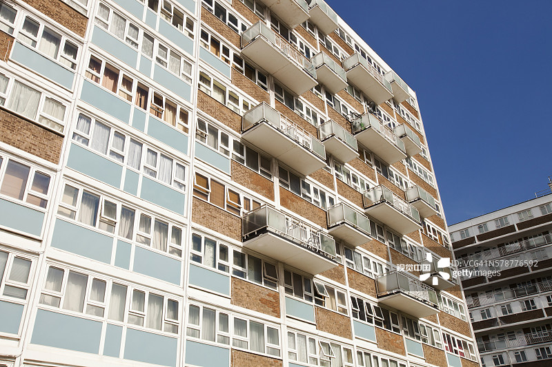 英国伦敦皇后公园的破旧的市政公寓图片素材