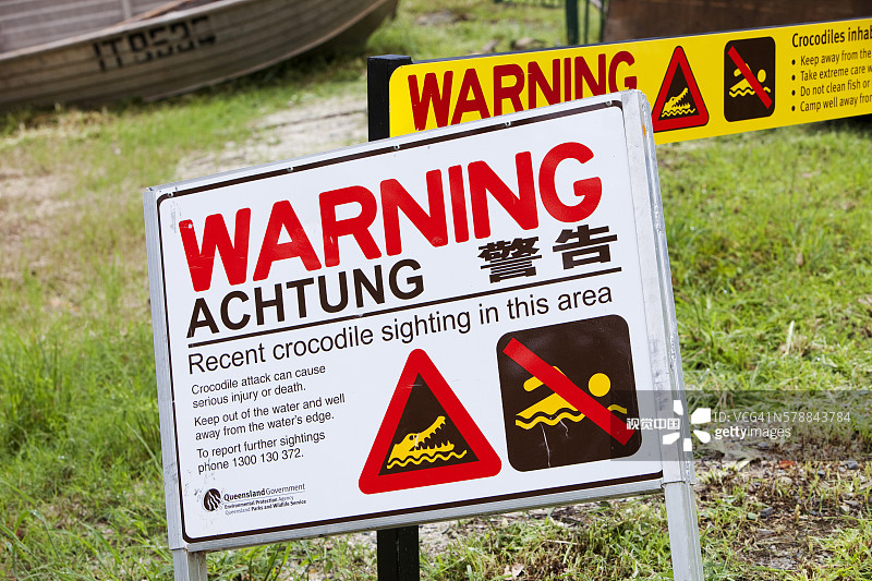 澳大利亚昆士兰州北部丹特里河的鳄鱼警告标志图片素材