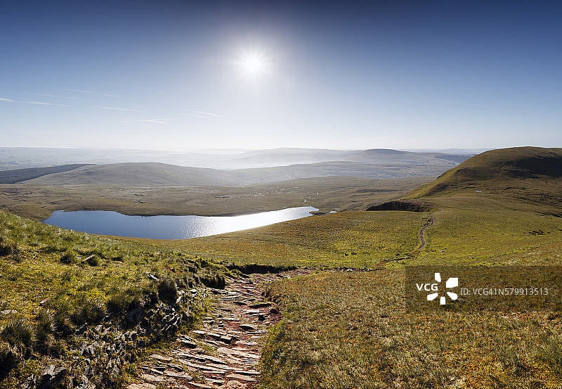 黑山上的一条小路图片素材