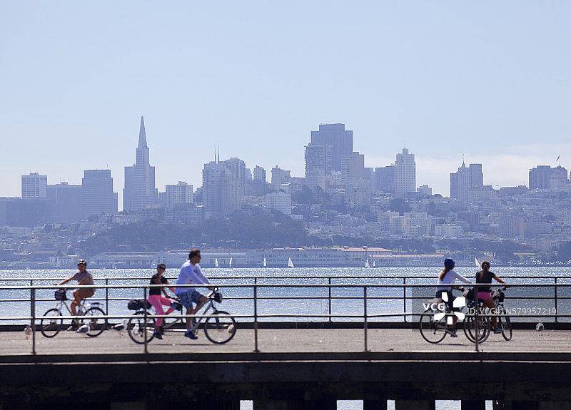 码头上的一家图片素材