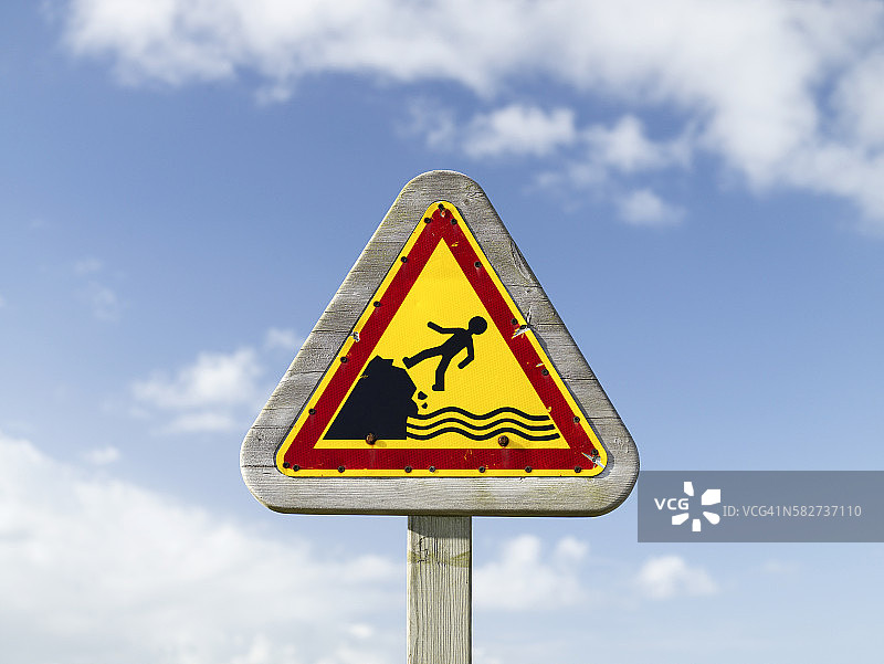 小心标志：海岸危险警告图片素材