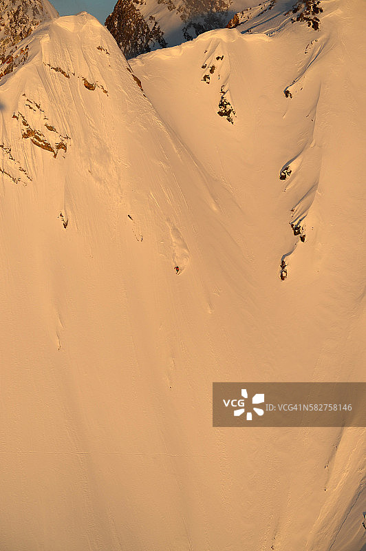 犹他州萨姆·科恩在Superior山滑雪图片素材