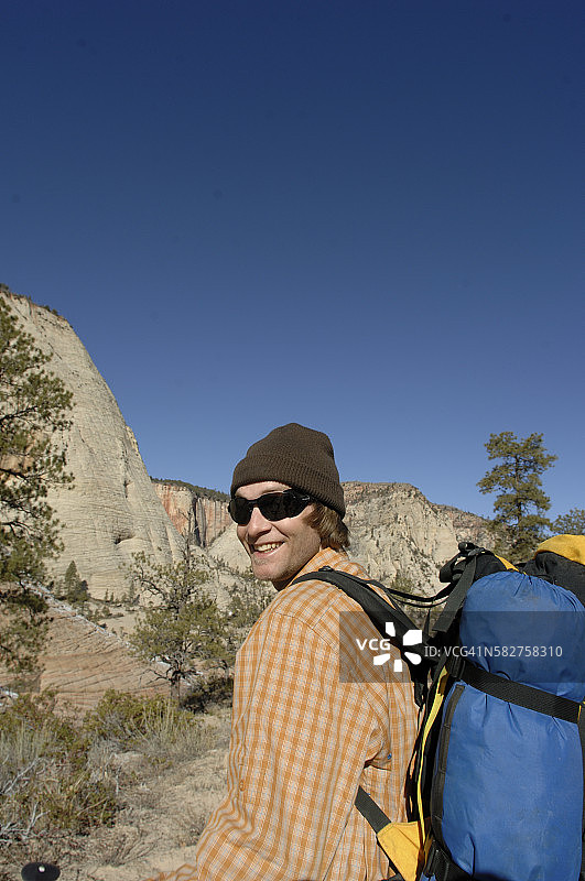 锡安国家公园的徒步旅行者图片素材