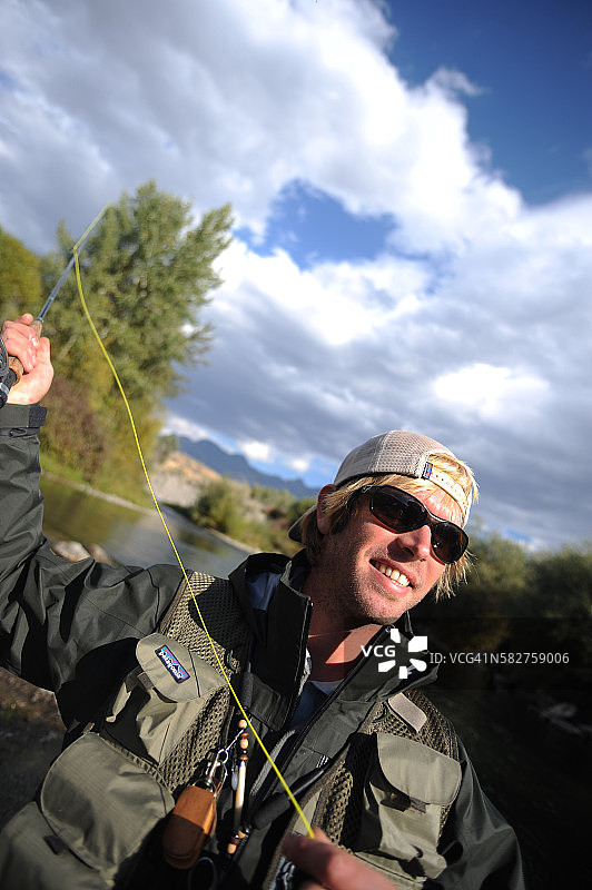 在大迷失河飞蝇钓鱼图片素材