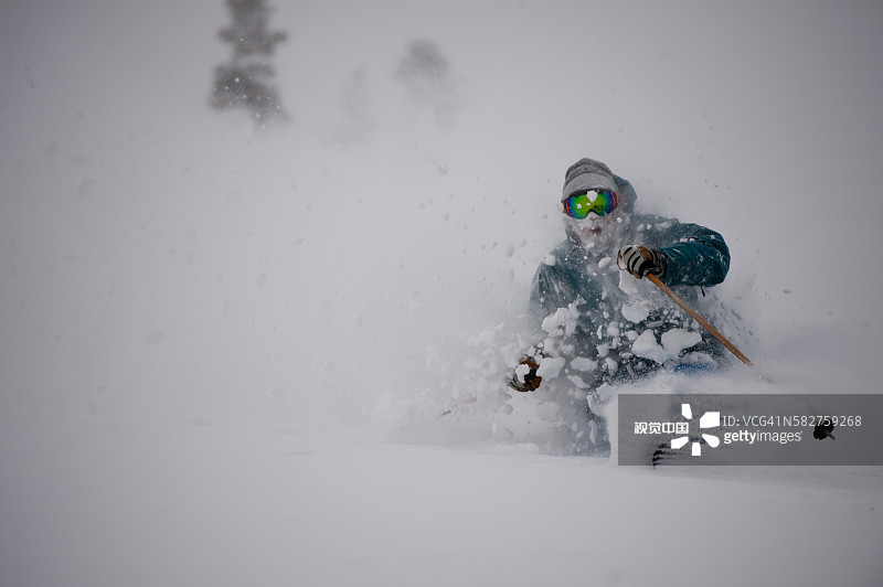 犹他州阿尔塔的粉雪滑雪图片素材
