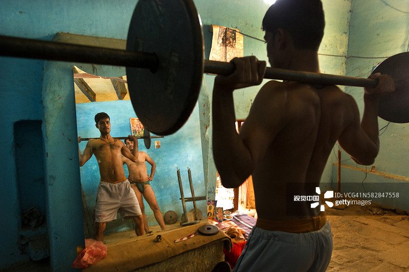 印度的传统摔跤运动图片素材