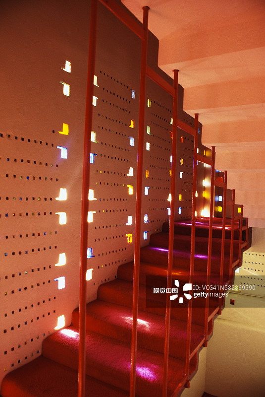 弗兰克·劳埃德·赖特设计教堂内的楼梯图片素材