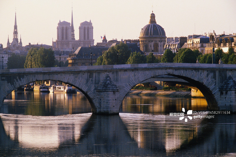 卡鲁塞尔桥图片素材