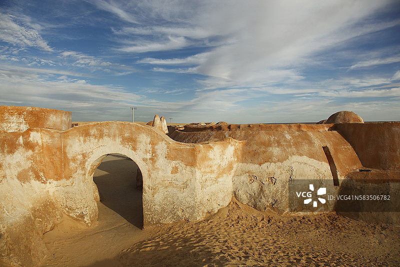 非洲突尼斯内夫塔：撒哈拉沙漠，《星球大战》电影片场Ong El Jemel图片素材