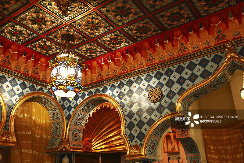 非洲突尼斯凯鲁万Errachid餐厅装饰天花板和墙壁图片素材