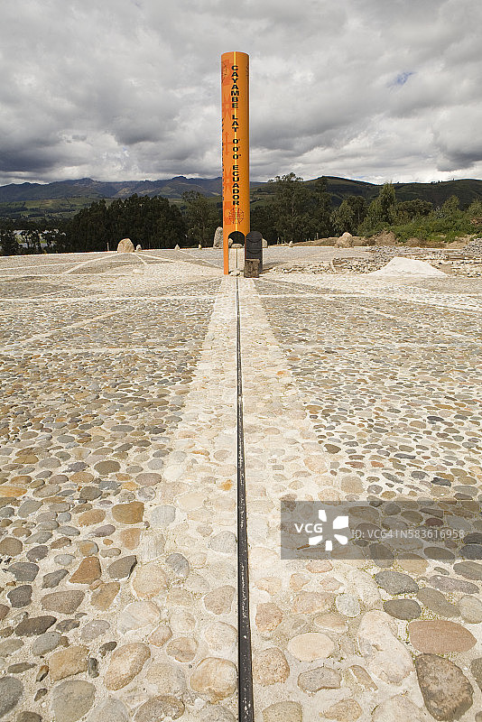 厄瓜多尔卡扬贝的赤道线图片素材