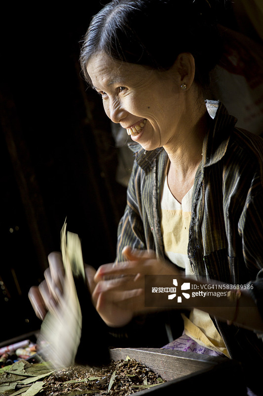 缅甸勃固的雪茄工厂图片素材