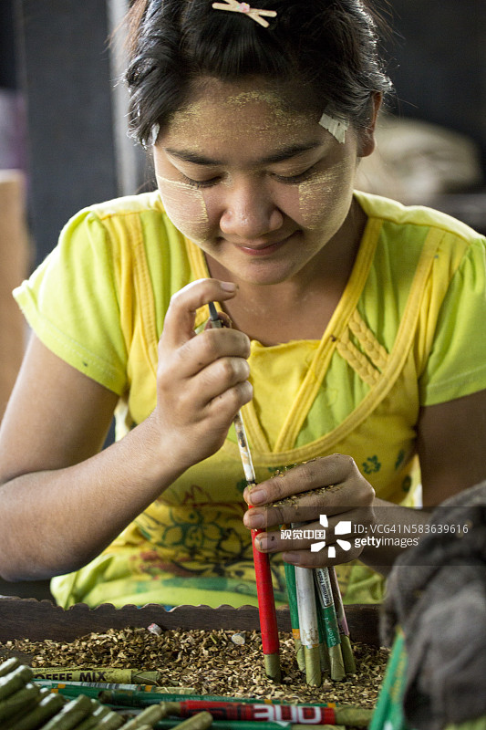 缅甸勃固的雪茄工厂图片素材