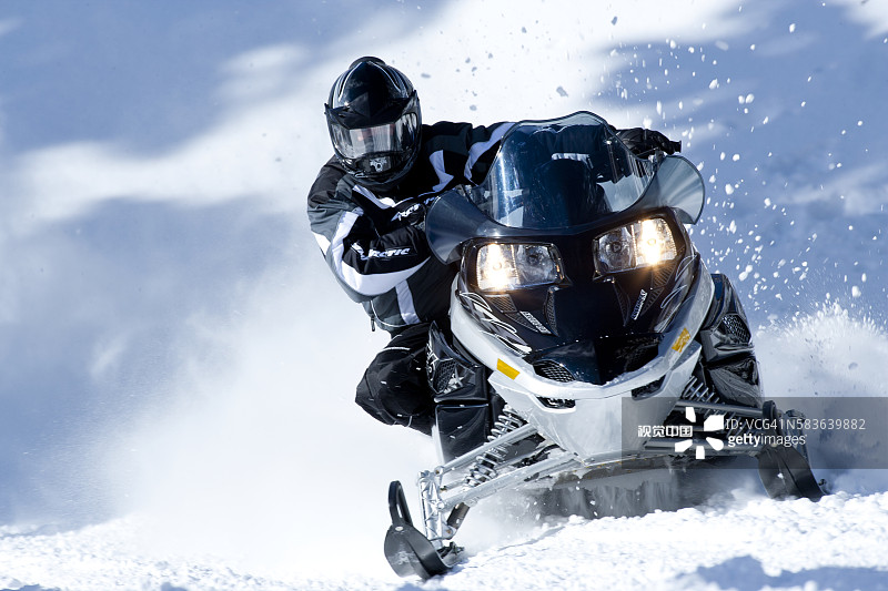 怀俄明州的雪地摩托车乐趣图片素材