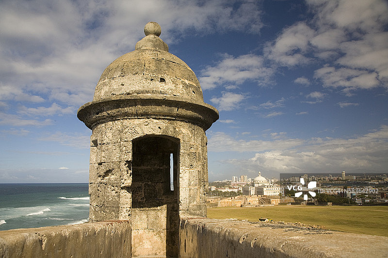 圣克里斯托瓦尔城堡的炮塔图片素材