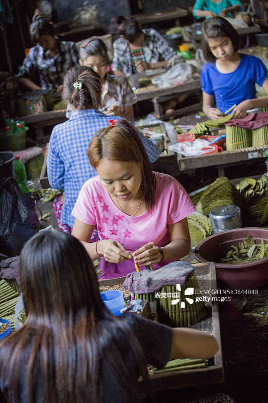 缅甸勃固的雪茄工厂图片素材
