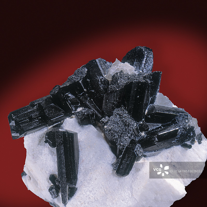 长石上的电气石图片素材