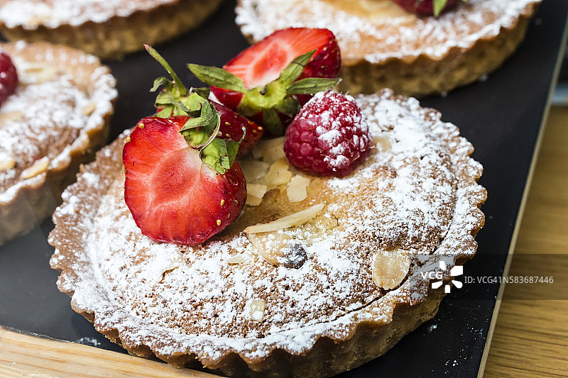 草莓杏仁挞图片素材