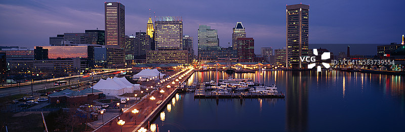 黄昏时的内港图片素材