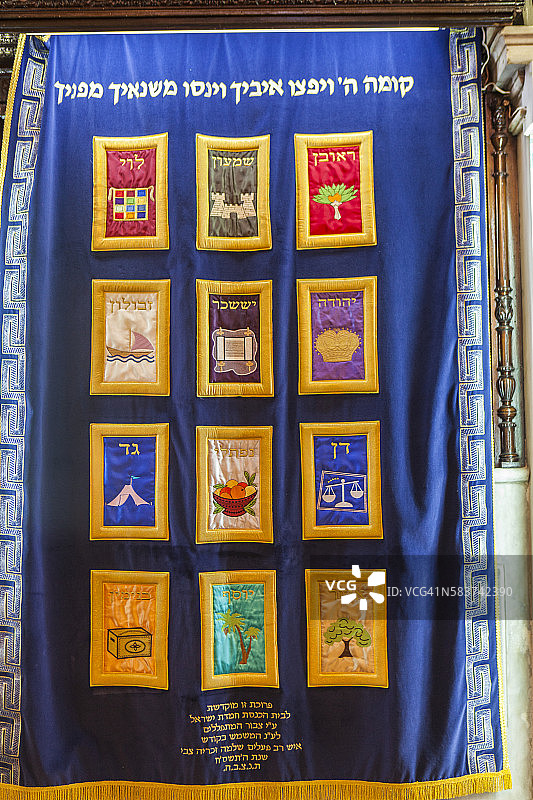 圣约柜上的窗帘图片素材