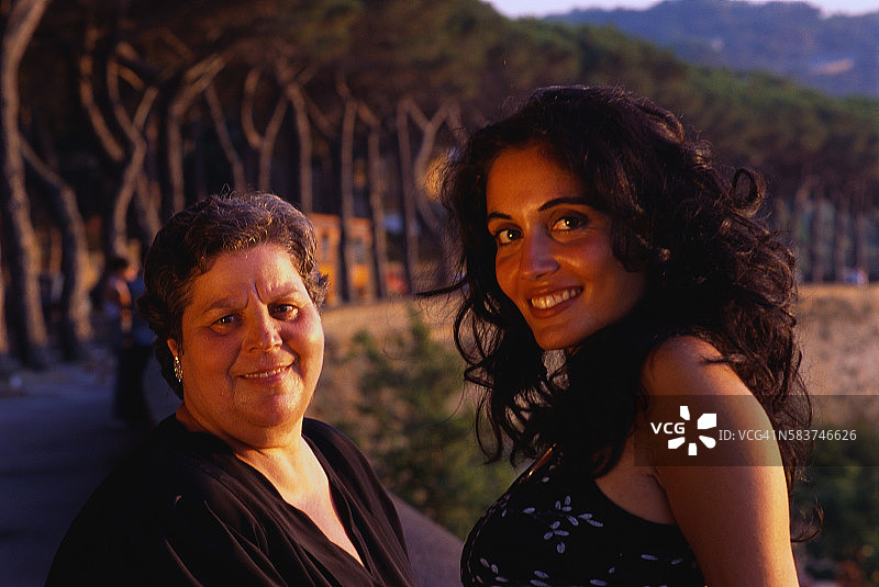 两代意大利女性图片素材