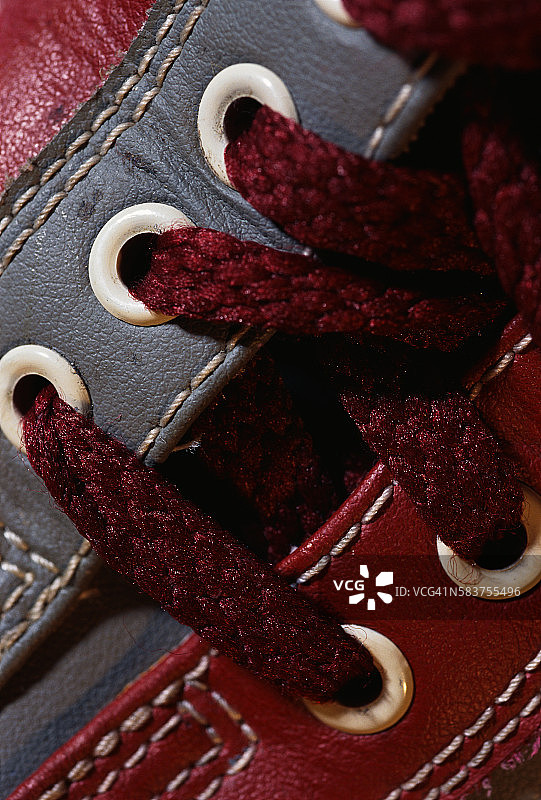 保龄球鞋的鞋带和鞋眼图片素材