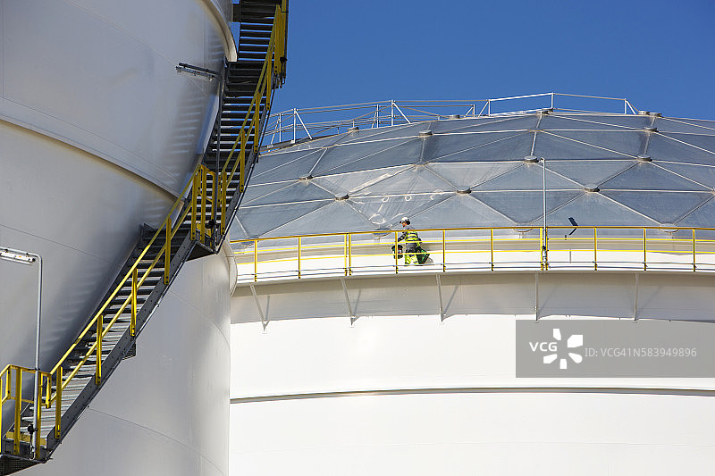 荷兰阿姆斯特丹的石油码头图片素材