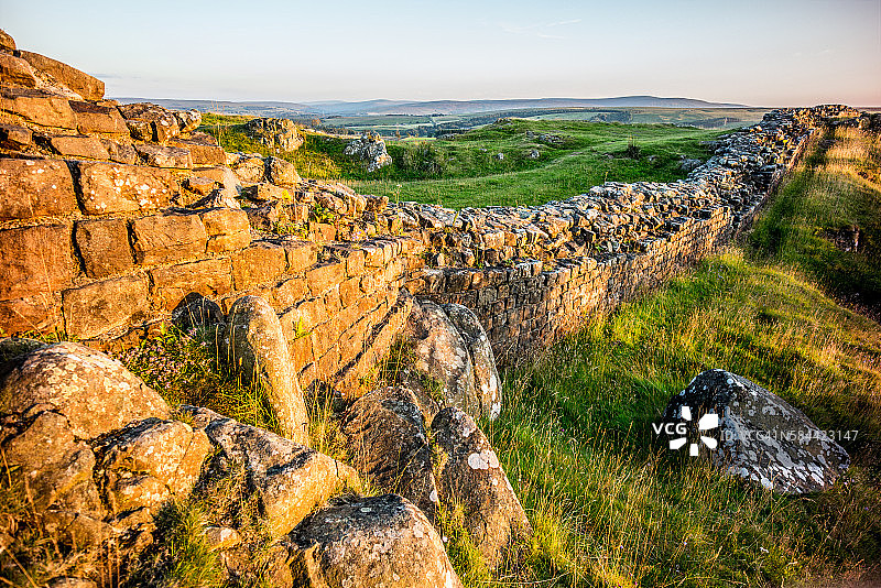 日落下的哈德良长城图片素材