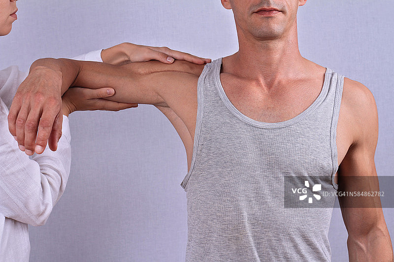 脊椎按摩疗法、整骨疗法、手法治疗图片素材